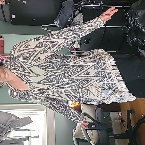 Derek Heart Plus tribal sweater throw - Picture 4 of 4